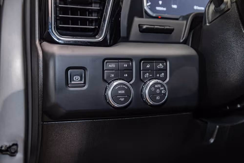 2026 GMC Sierra 3500HD Denali Reserve Crew Cab Image 17