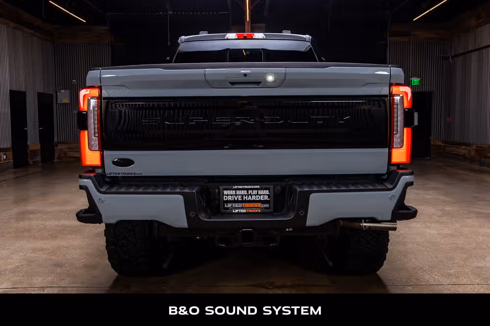 2026 Ford F-250 Super Duty Platinum Crew Cab Image 8