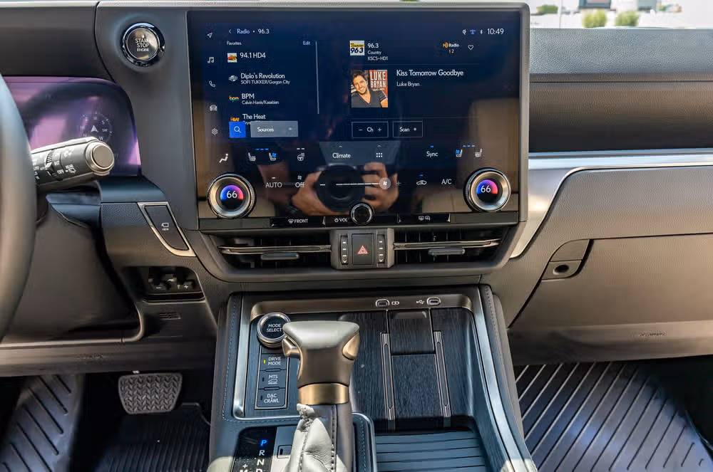 2026 Lexus GX 550 Overtrail+ Image 24
