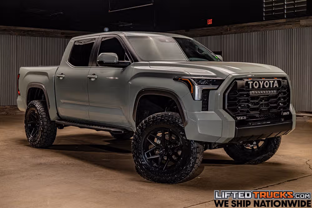 2025 Toyota Tundra Limited CrewMax Image 1