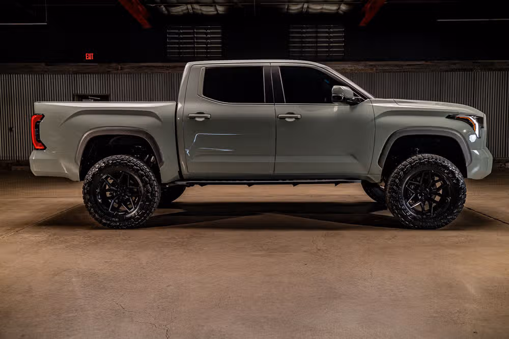 2025 Toyota Tundra Limited CrewMax Image 11