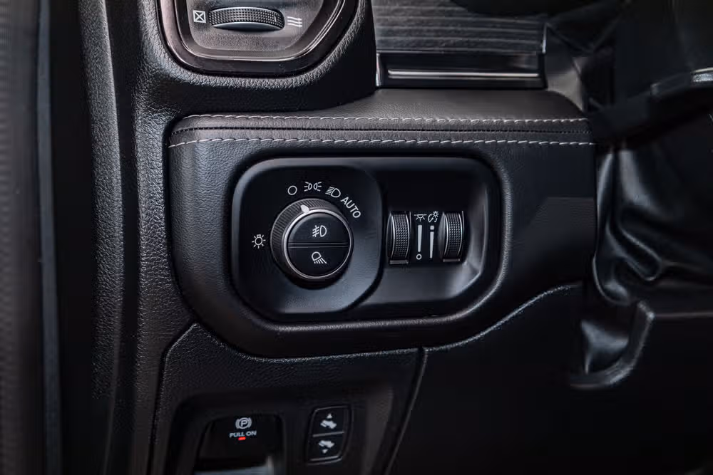 2023 Ram 1500 Limited Crew Cab Image 17