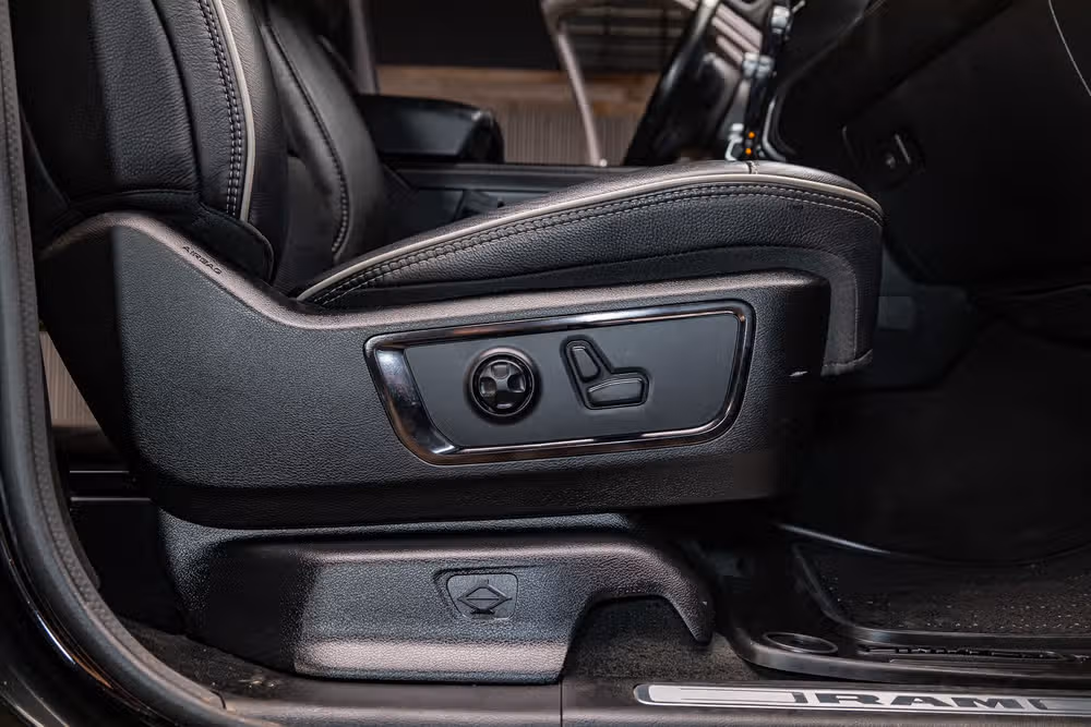 2023 Ram 1500 Limited Crew Cab Image 28
