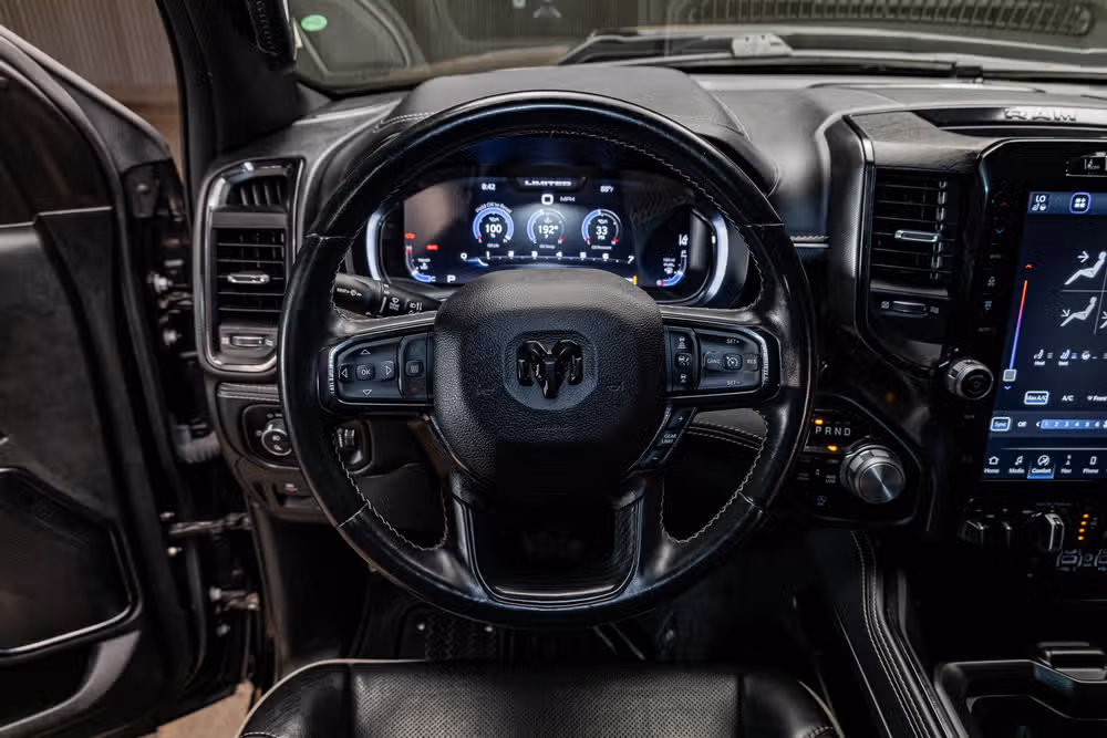 2023 Ram 1500 Limited Crew Cab Image 14