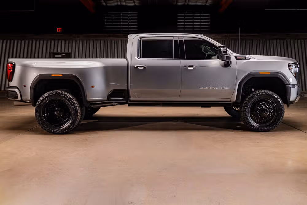 2026 GMC Sierra 3500HD Denali Reserve Crew Cab Image 11