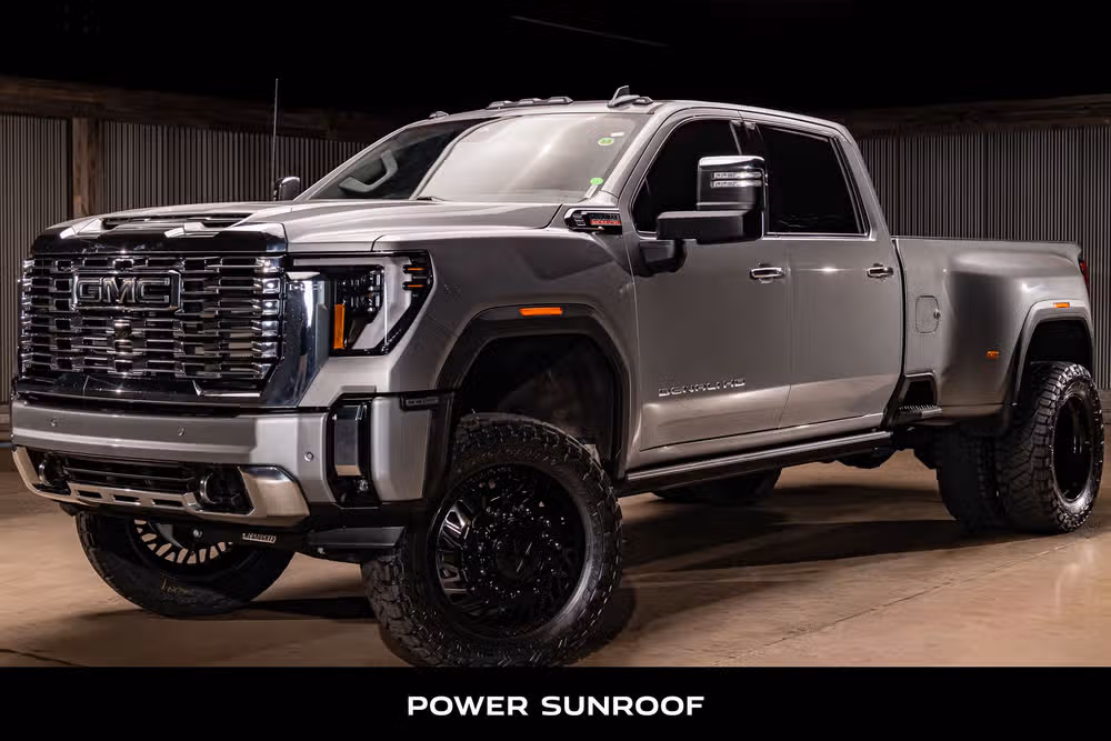 2026 GMC Sierra 3500HD Denali Reserve Crew Cab Image 5