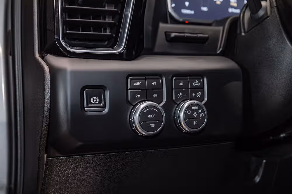 2026 GMC Sierra 3500HD Denali Reserve Crew Cab Image 17