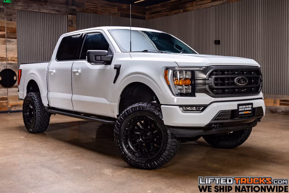 2023 Ford F-150 XLT SuperCrew Image 1