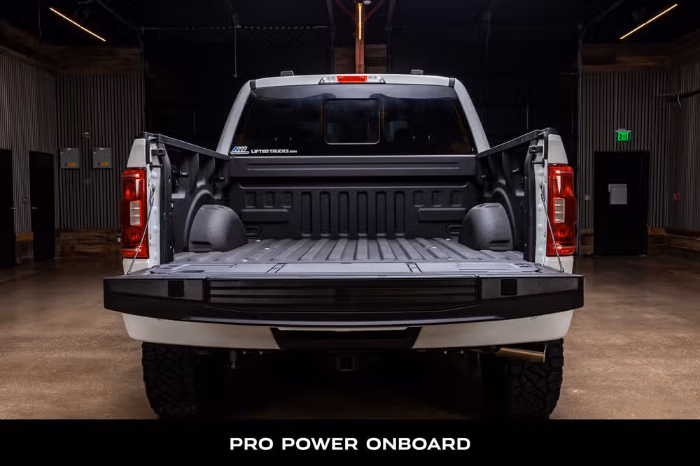 2023 Ford F-150 XLT SuperCrew Image 9