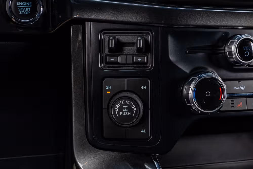 2023 Ford F-150 XLT SuperCrew Image 24