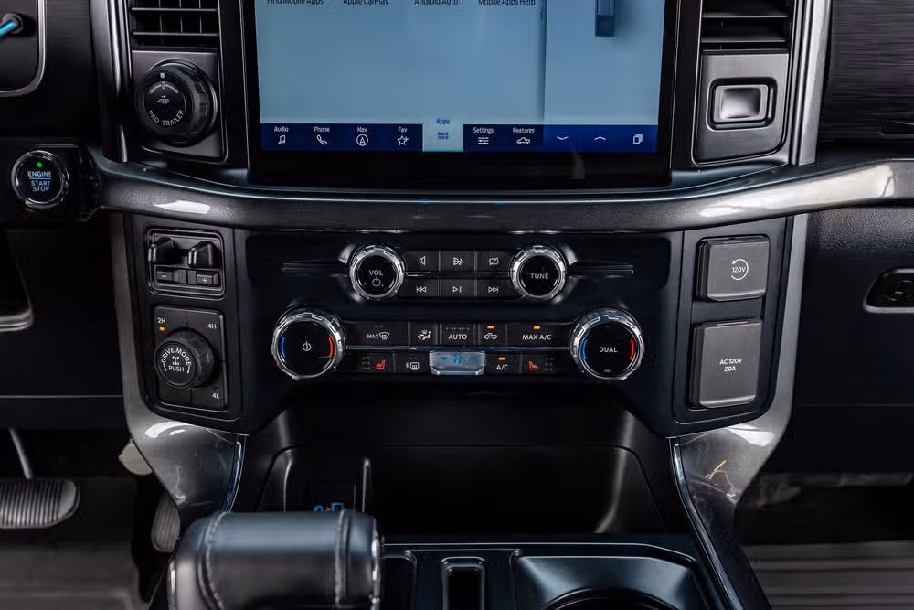 2023 Ford F-150 XLT SuperCrew Image 28