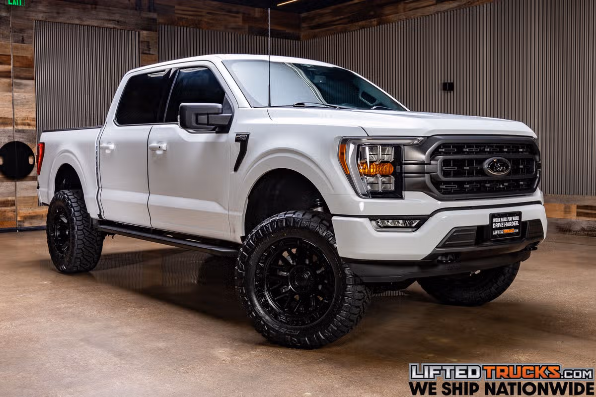 2023 Ford F-150 XLT SuperCrew