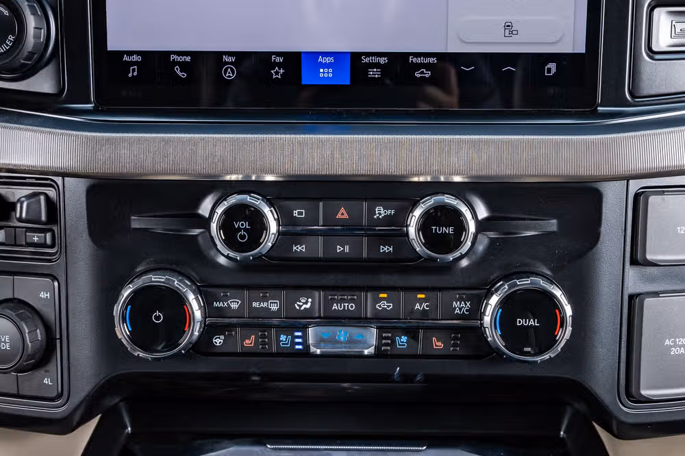 2026 Ford F-250 Super Duty Platinum Plus Crew Cab Image 28