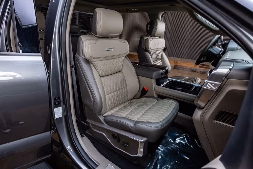 2026 Ford F-250 Super Duty Platinum Plus Crew Cab Image 32