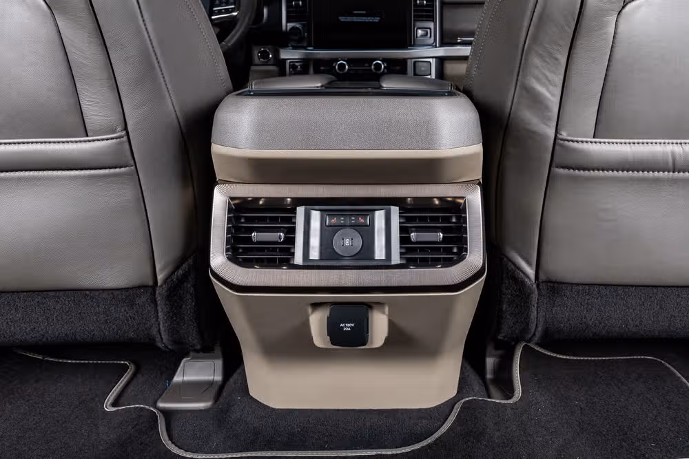 2026 Ford F-250 Super Duty Platinum Plus Crew Cab Image 34