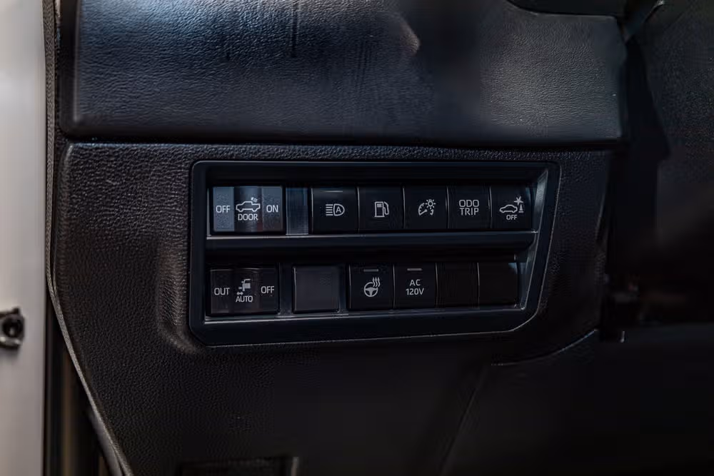 2025 Toyota Tundra Platinum HV CrewMax Image 16