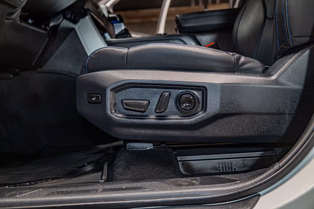 2025 Toyota Tundra Platinum HV CrewMax Image 21