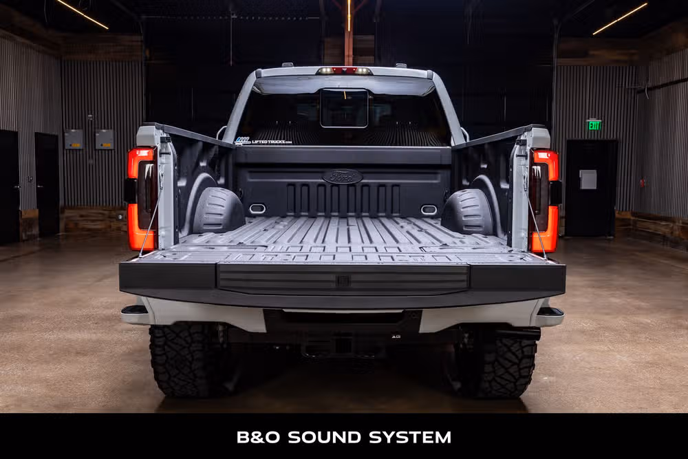 2026 Ford F-250 Super Duty Platinum Plus Crew Cab Image 9