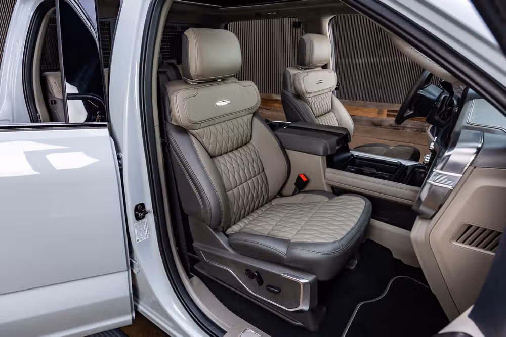 2026 Ford F-250 Super Duty Platinum Plus Crew Cab Image 33