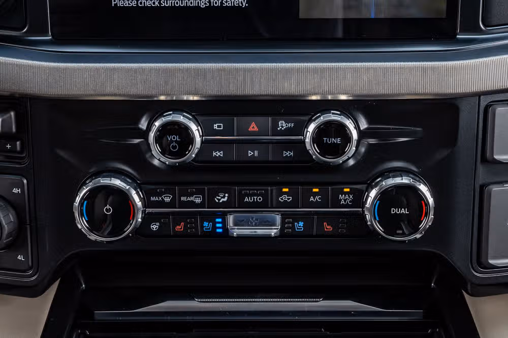 2026 Ford F-250 Super Duty Platinum Plus Crew Cab Image 27