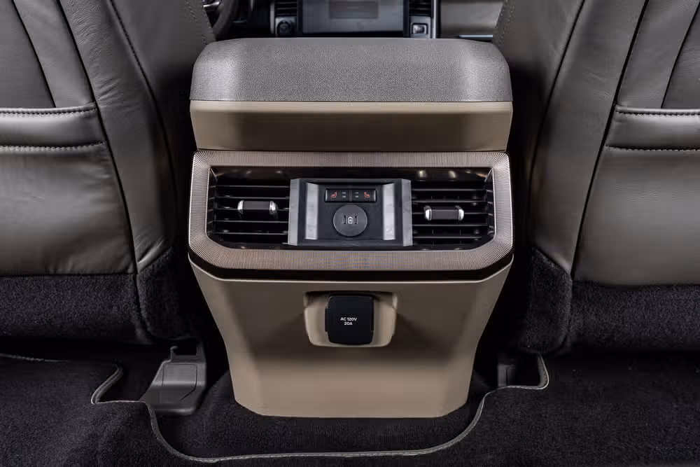 2026 Ford F-250 Super Duty Platinum Plus Crew Cab Image 35