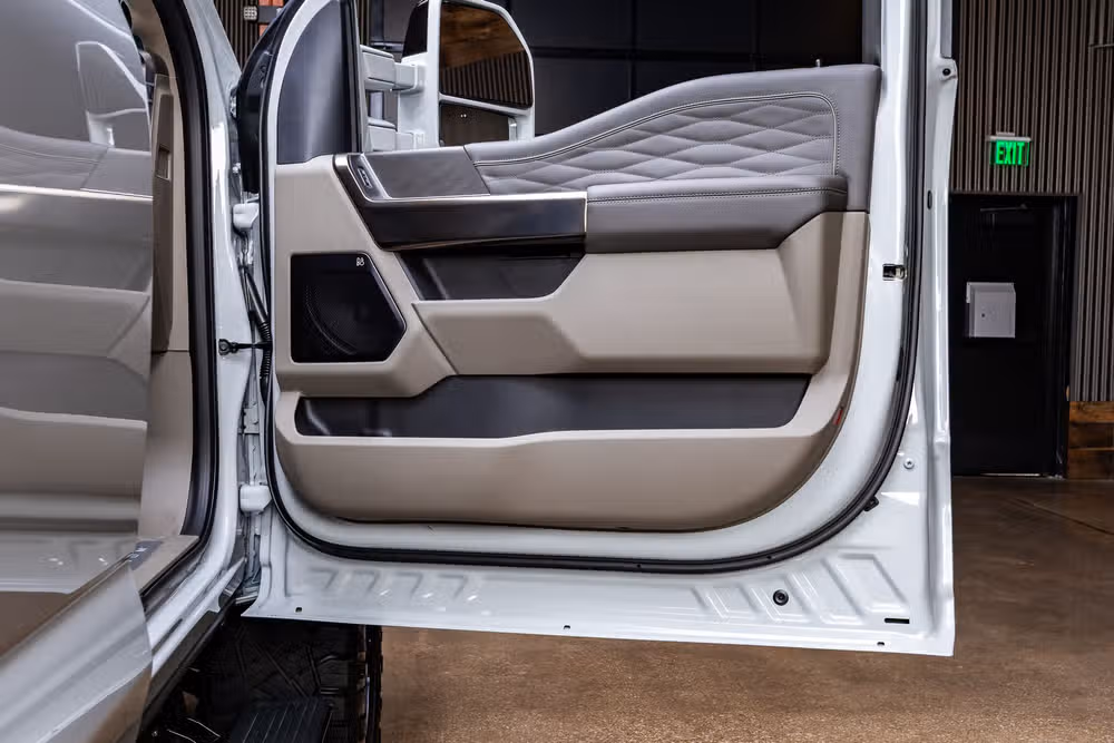 2026 Ford F-250 Super Duty Platinum Plus Crew Cab Image 39