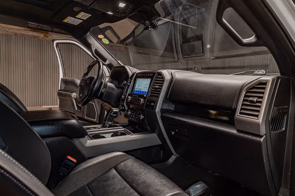 2019 Ford F-150 Raptor SuperCrew Image 16