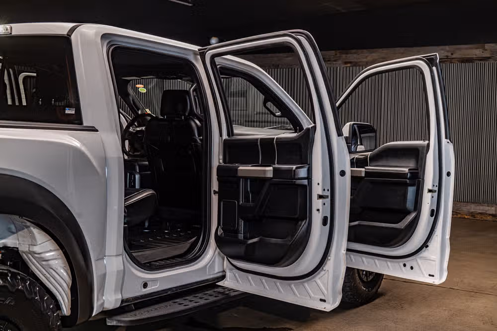 2019 Ford F-150 Raptor SuperCrew Image 32