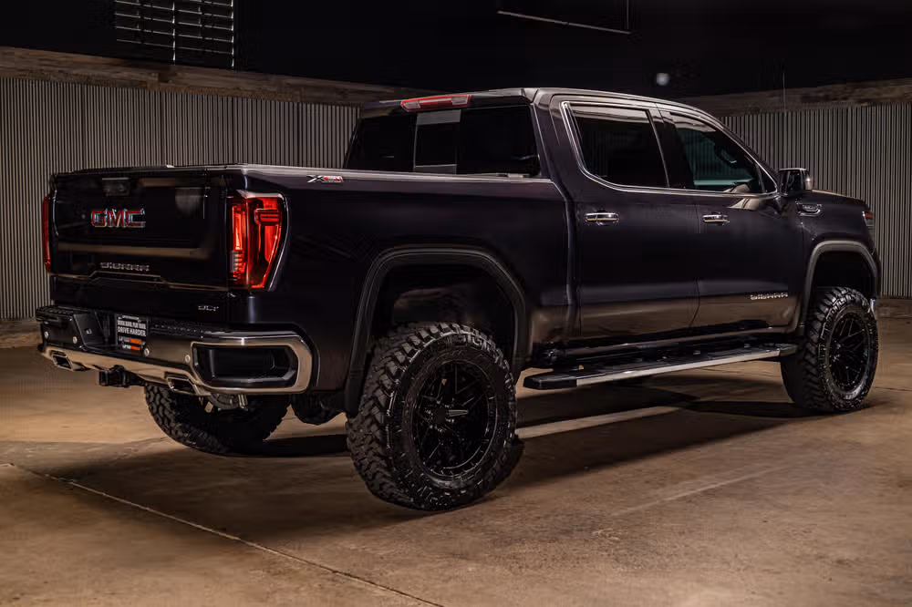 2022 GMC Sierra 1500 SLT Crew Cab Image 9