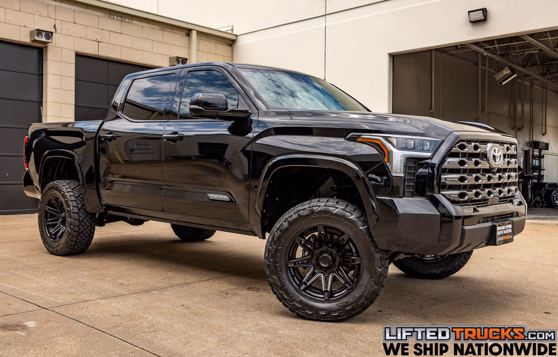 2022 Toyota Tundra Platinum CrewMax Image 1