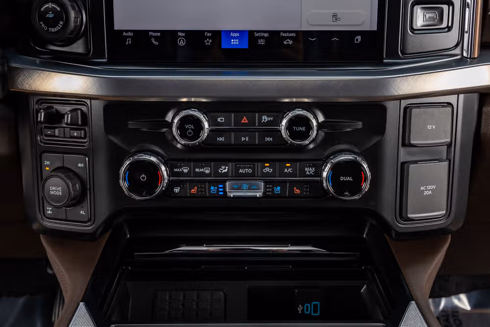 2026 Ford F-350 Super Duty King Ranch Crew Cab Image 28