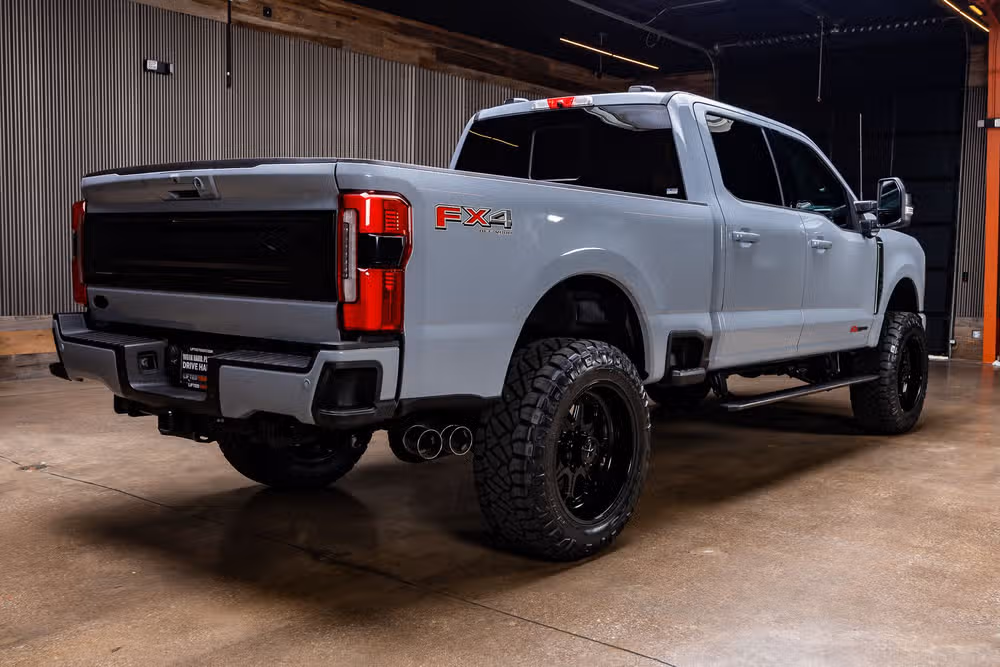 2025 Ford F-250 Super Duty Platinum Crew Cab Image 10