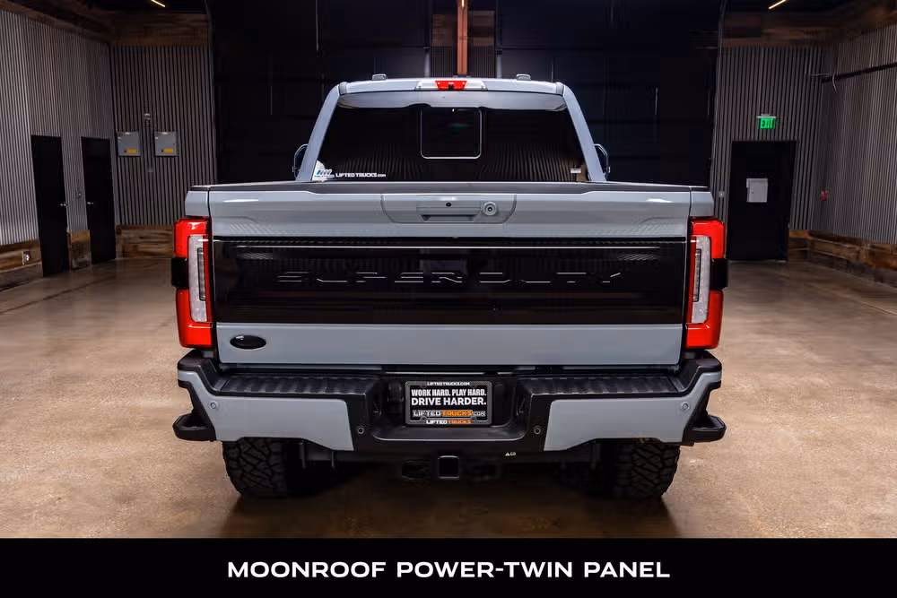 2025 Ford F-250 Super Duty Platinum Crew Cab Image 8