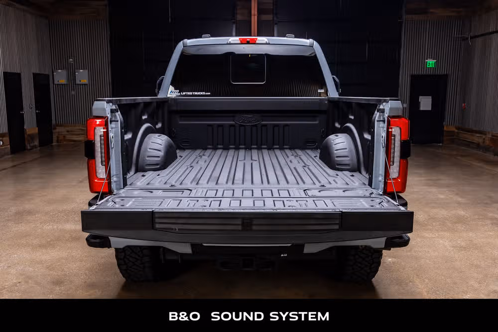 2025 Ford F-250 Super Duty Platinum Crew Cab Image 9