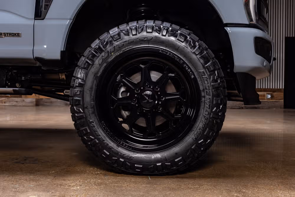 2025 Ford F-250 Super Duty Platinum Crew Cab Image 12
