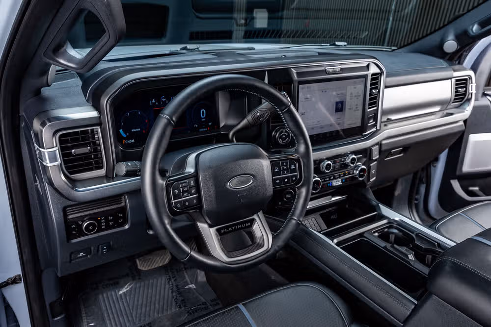 2025 Ford F-250 Super Duty Platinum Crew Cab Image 17