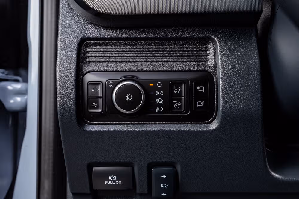 2025 Ford F-250 Super Duty Platinum Crew Cab Image 22