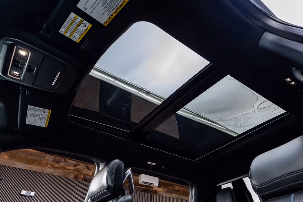 2025 Ford F-250 Super Duty Platinum Crew Cab Image 31