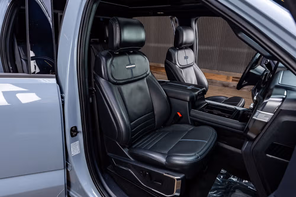 2025 Ford F-250 Super Duty Platinum Crew Cab Image 32