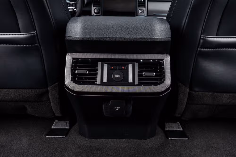 2025 Ford F-250 Super Duty Platinum Crew Cab Image 34