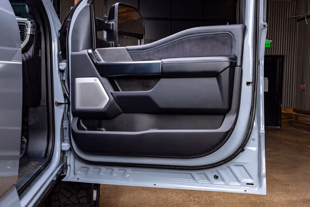 2025 Ford F-250 Super Duty Platinum Crew Cab Image 38