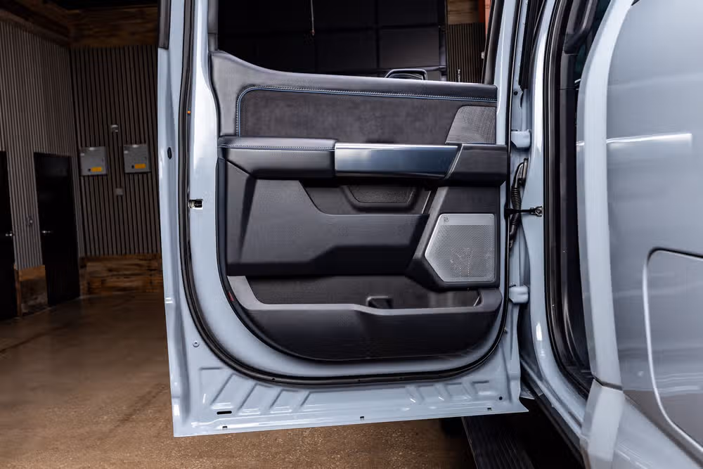 2025 Ford F-250 Super Duty Platinum Crew Cab Image 39