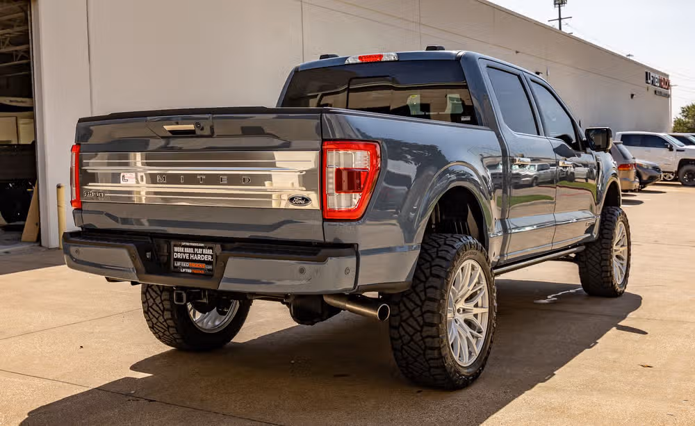2023 Ford F-150 Limited SuperCrew Image 10