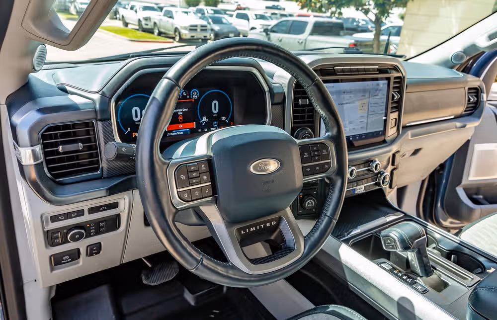 2023 Ford F-150 Limited SuperCrew Image 17