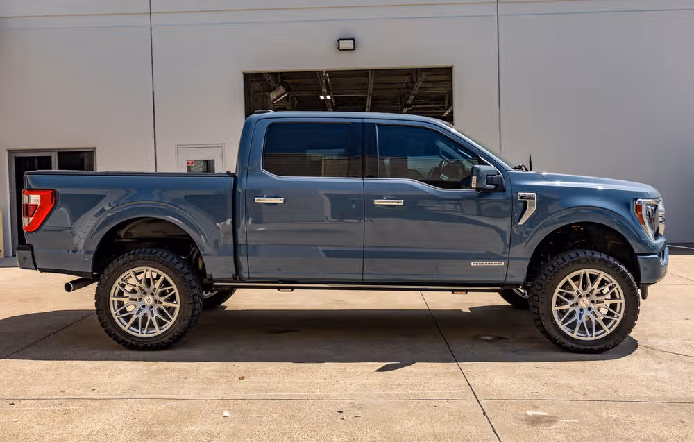 2023 Ford F-150 Limited SuperCrew Image 11