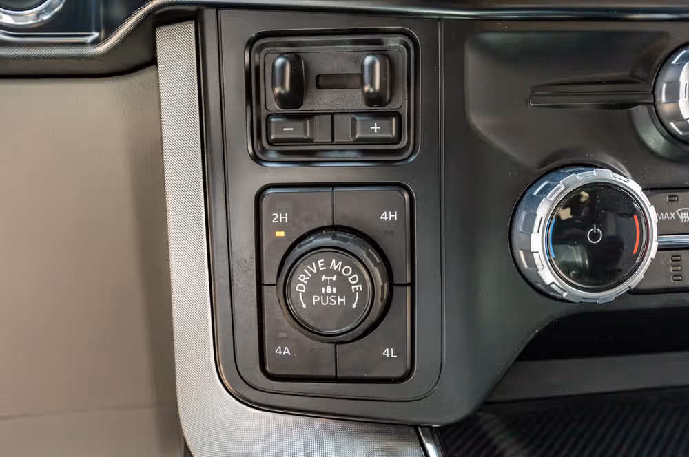 2023 Ford F-150 Limited SuperCrew Image 24