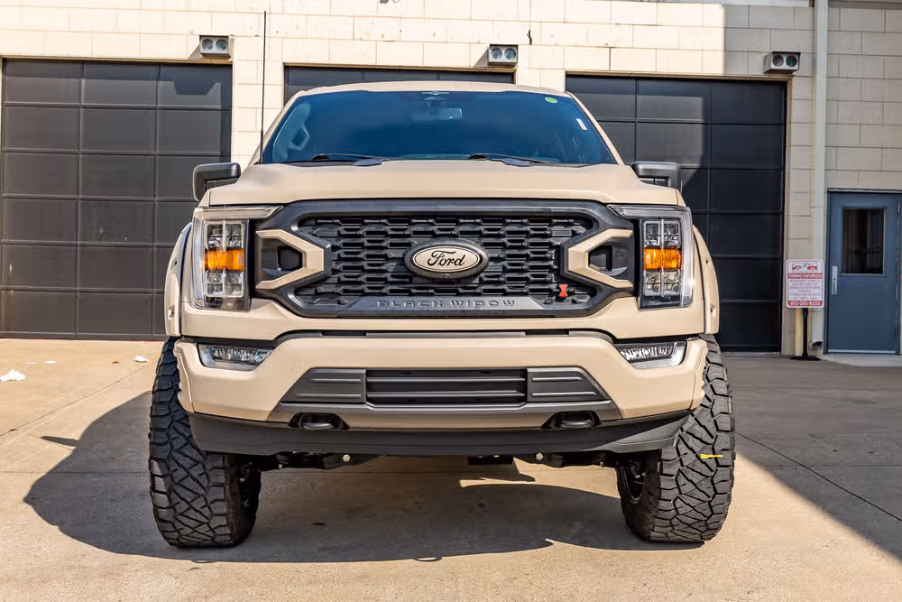 2023 Ford F-150 XLT Black Widow SuperCrew Image 2
