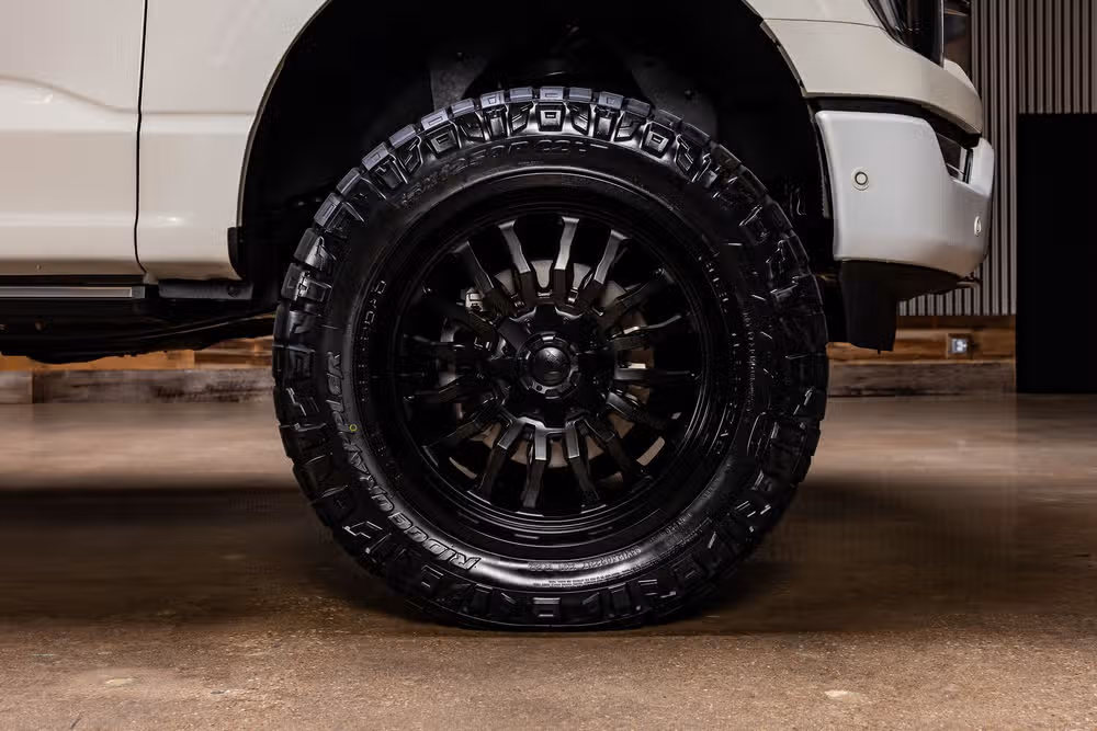 2023 Ford F-150 Platinum SuperCrew Image 12