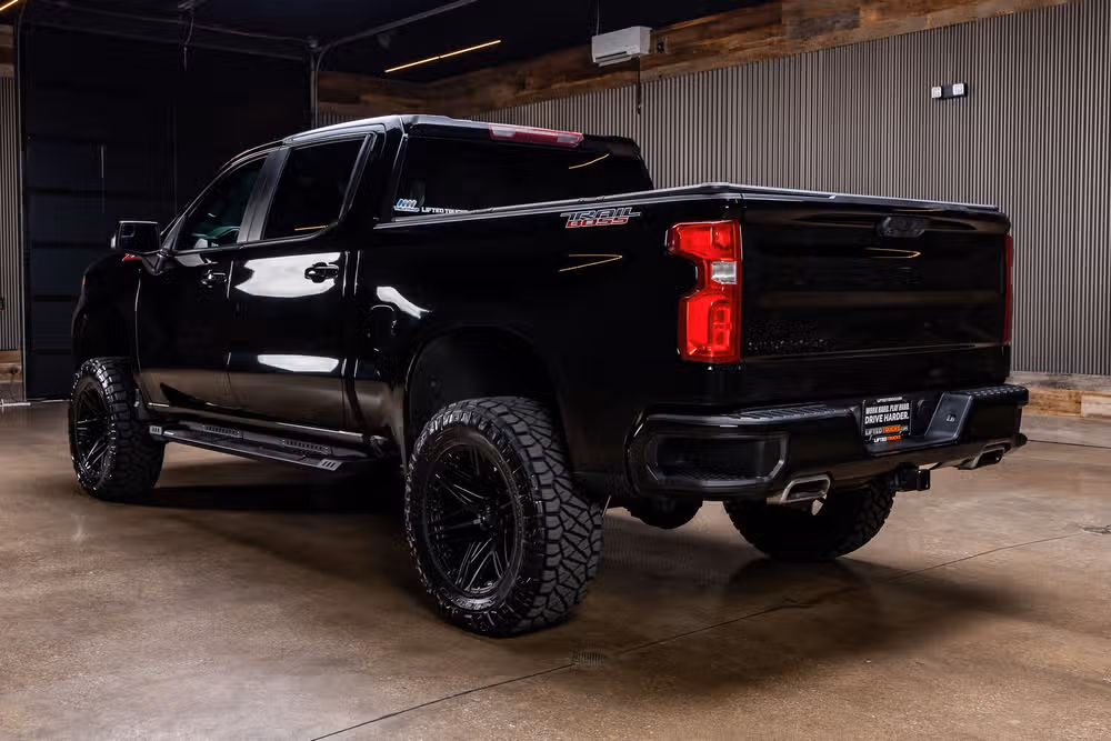 2023 Chevrolet Silverado 1500 LT Trail Boss Crew Cab Image 7