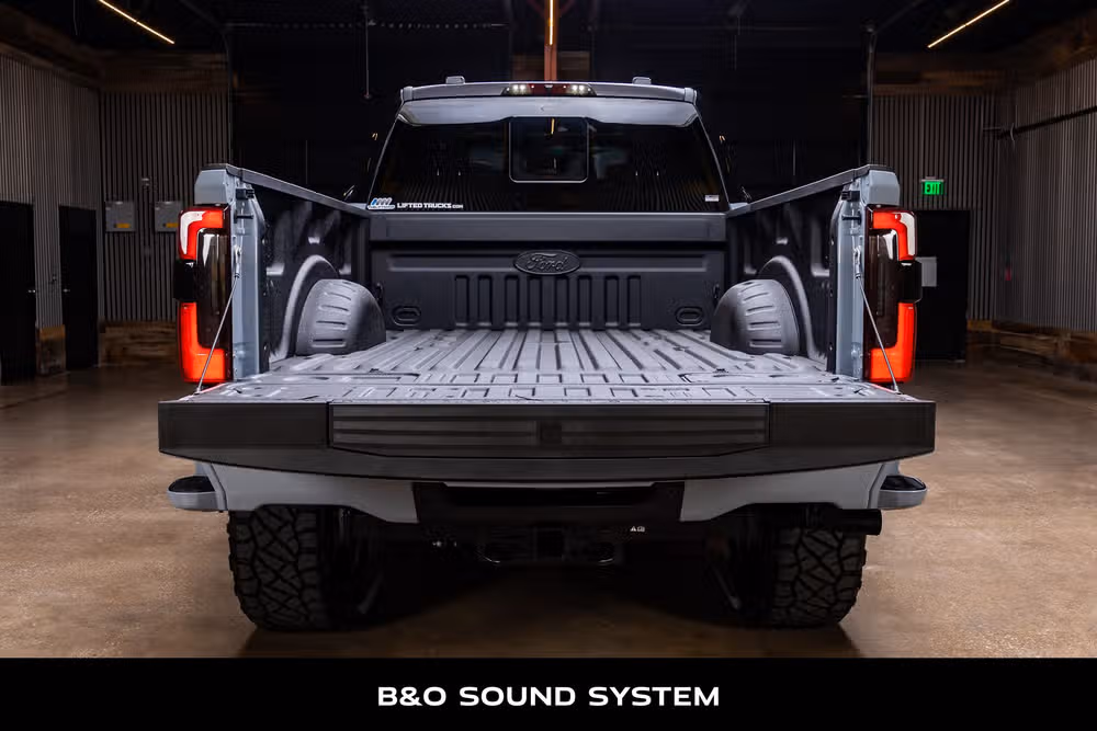 2026 Ford F-250 Super Duty Platinum Plus Crew Cab Image 9